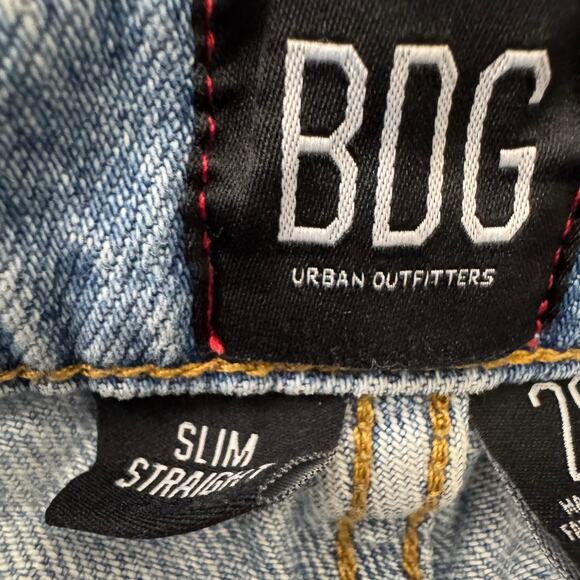 BDG Urban Outfitter Slim Straight Mom Cropped Button Fly Jeans Size 26 - Picture 9 of 10
